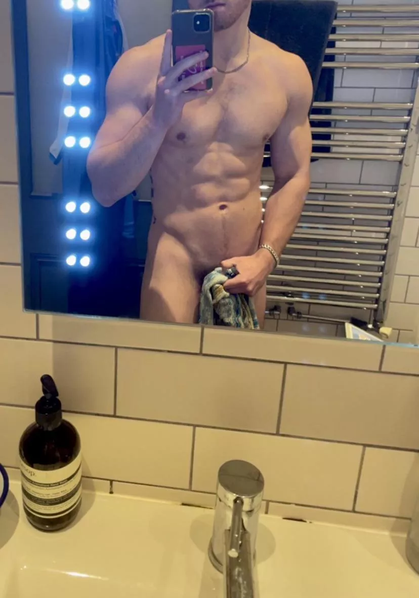 20 irish hung jock, looking for big ass femboys to make my massive cock cum, SC is dylaa03 posted by OneKinkyFuck