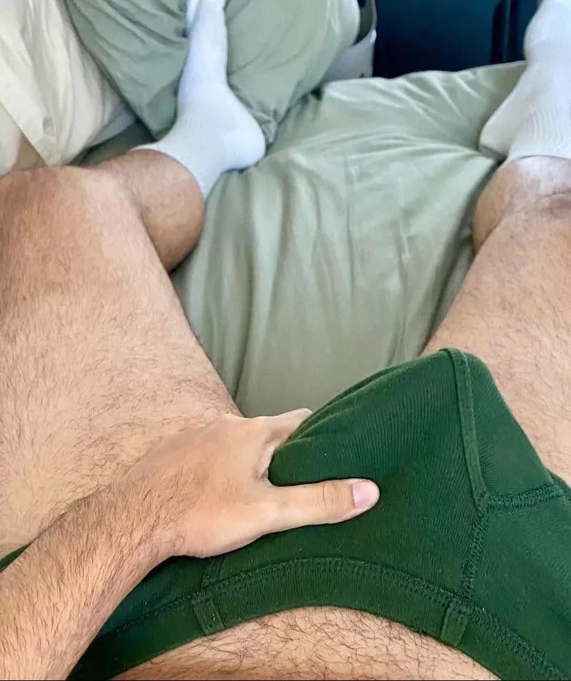 21. Hairy. Husky. College bro looking for jerk buds. Edge. Pits. Goon. Bator bros Timk4022 posted by Jerkingoff74