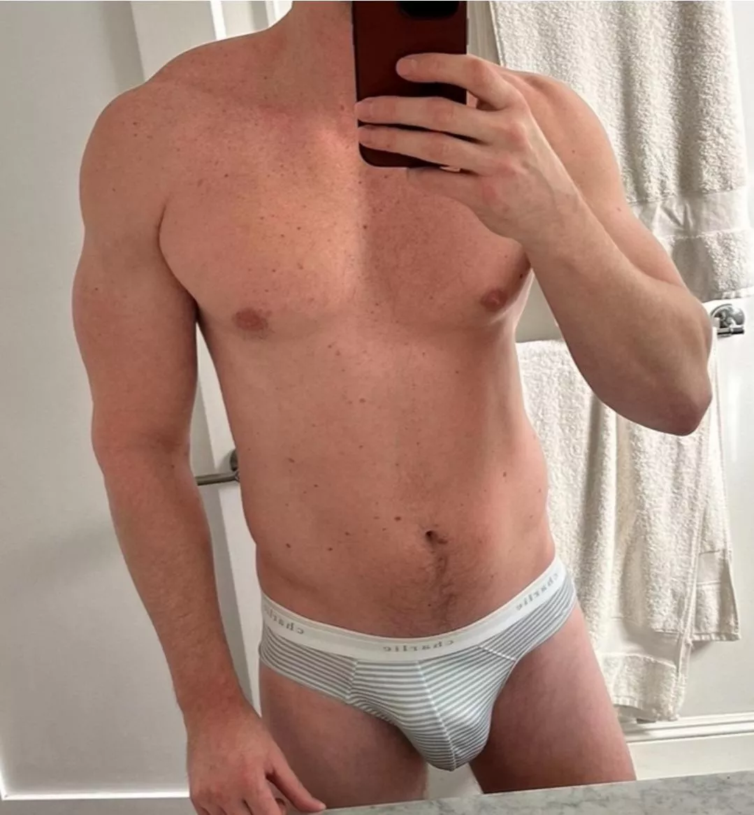 35. Dm for snap. Face+, live+, verbal+, US+, fit+. (20-40) posted by Euphoric_Roof3920