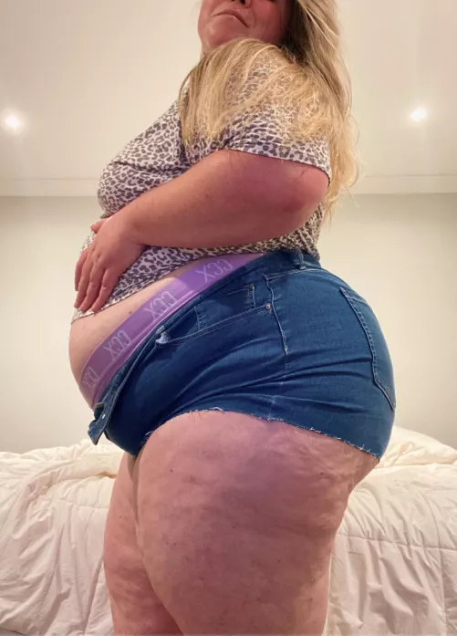 Belly now matches the booty 🙈 by bbwamazon
