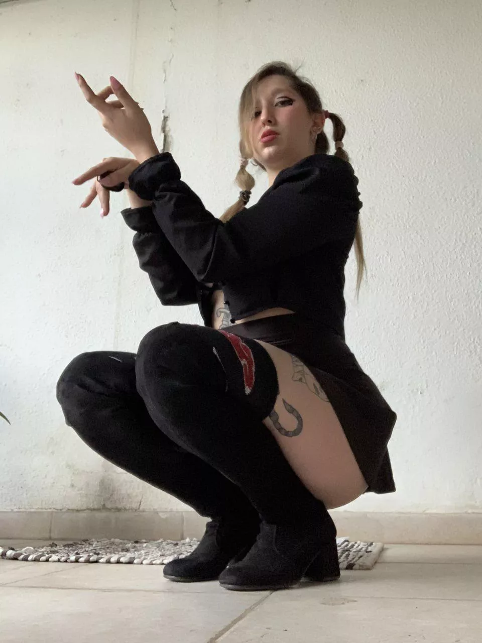 Do you want to see me under my clothes? posted by MisssAbril