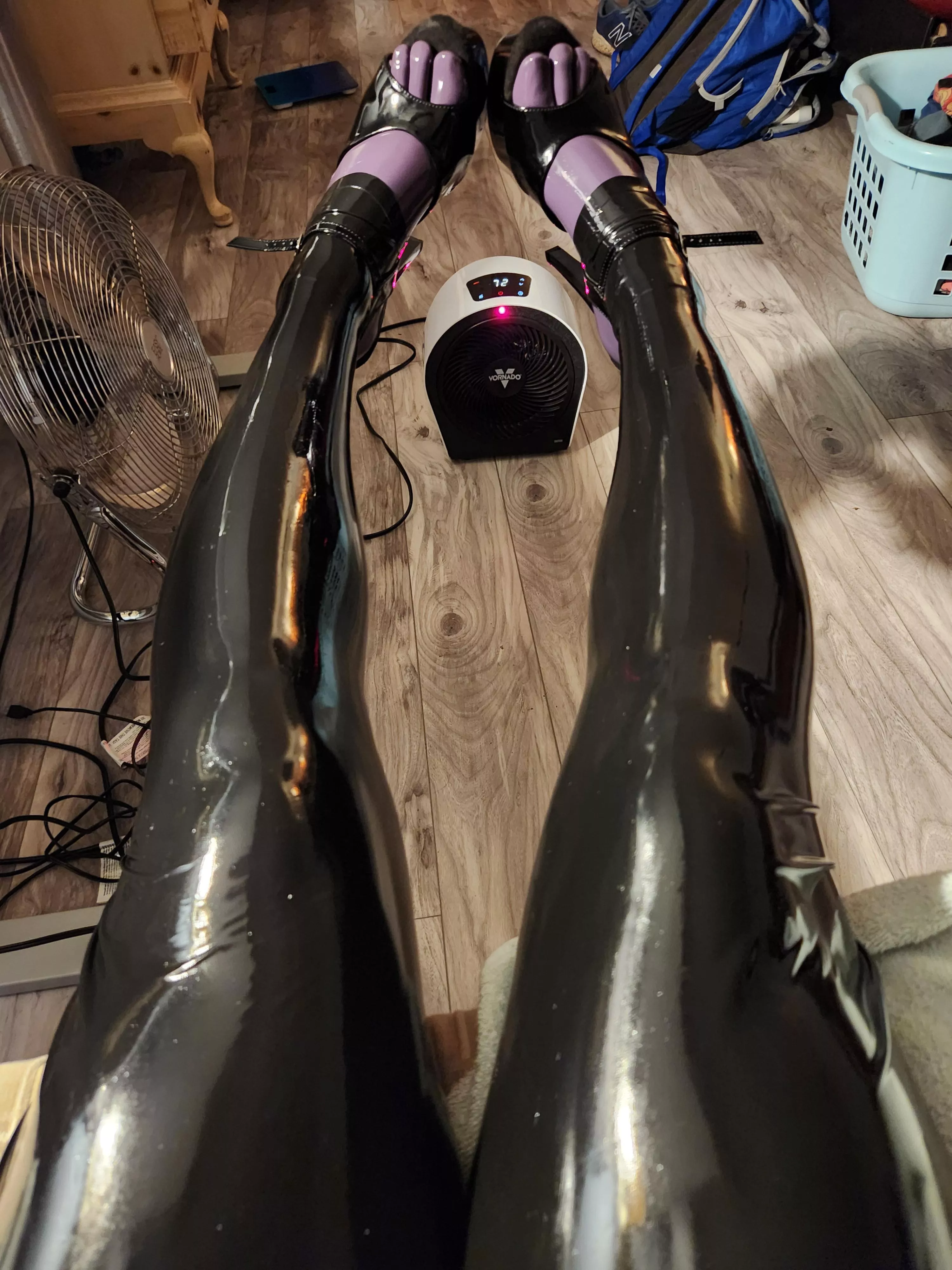 First Post on here! Enjoy some Rubber Toes! posted by latexnupary