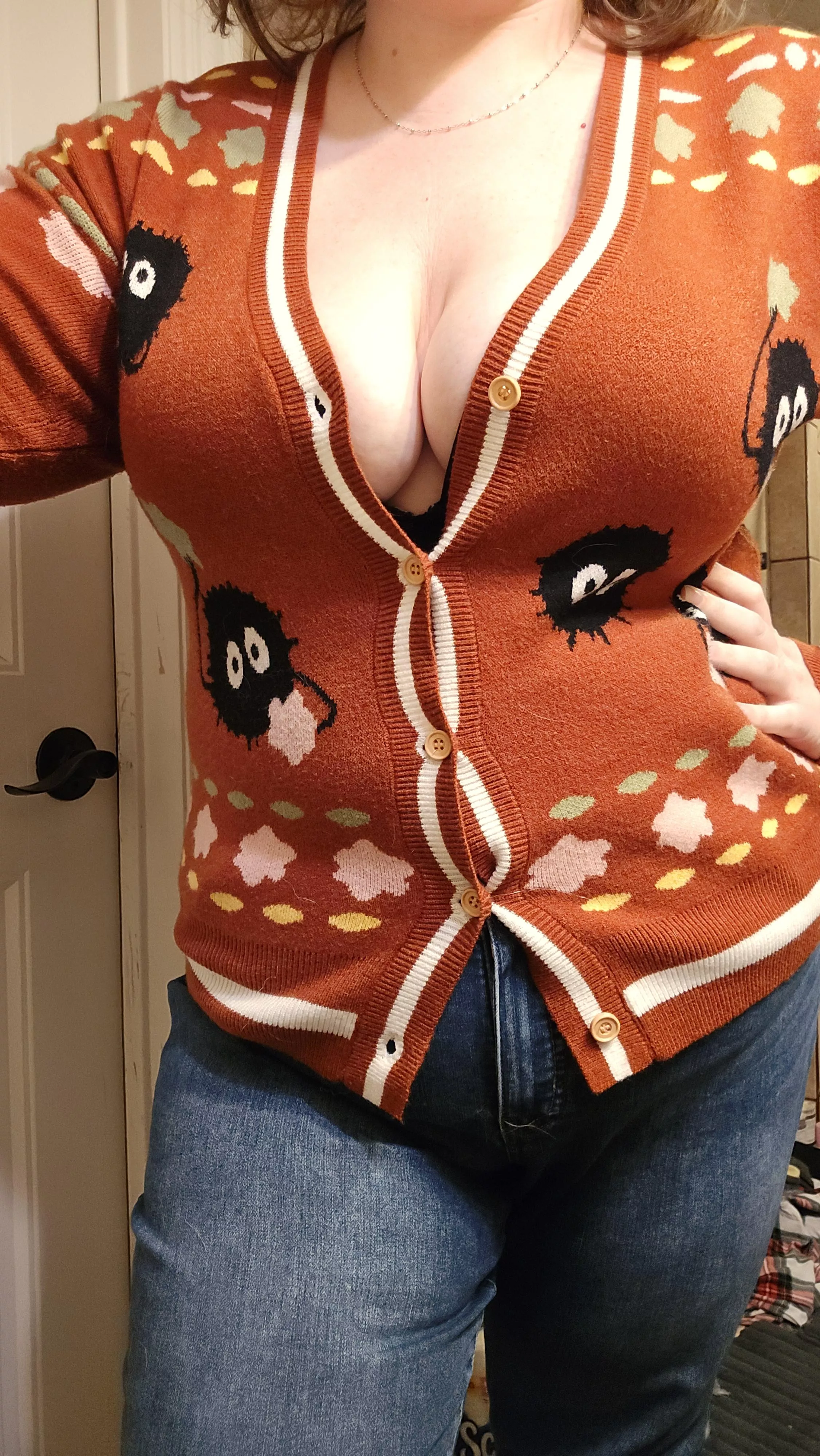 Getting easier to hide the apron tummy when there are distractions 😋 posted by gebamami