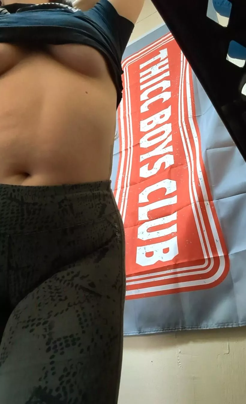 Happy Monday to my THICC (f)riends 🥩 posted by Salty-Case-3405