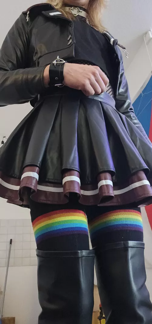 Hello my fellows :3 by Schleifleiste