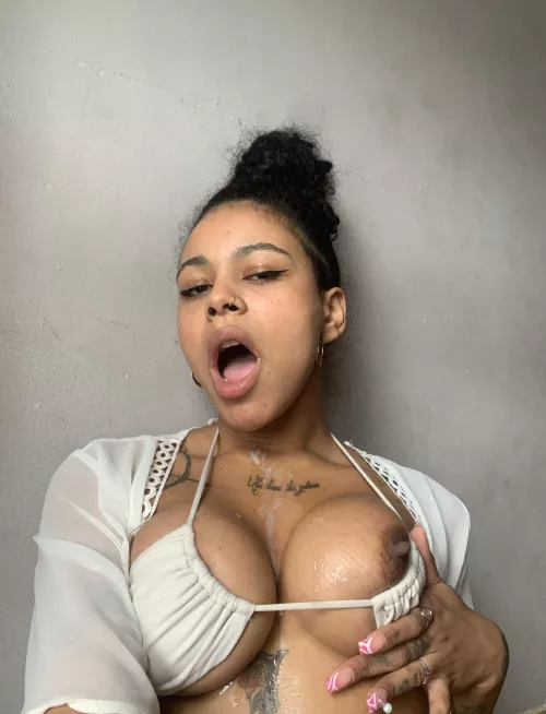 I love meeting guys on the beach and getting sperm on my boobs by Bawdycollect715