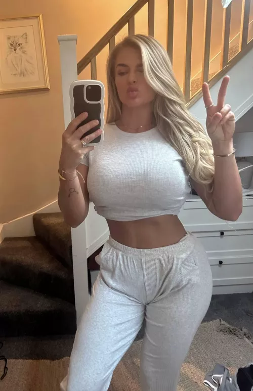 I think my crop top is really cute by Ok-End-118