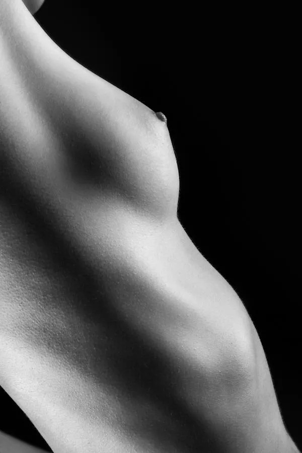 Is there such a thing as high-definition side boob? 😜 posted by quill_la_petite