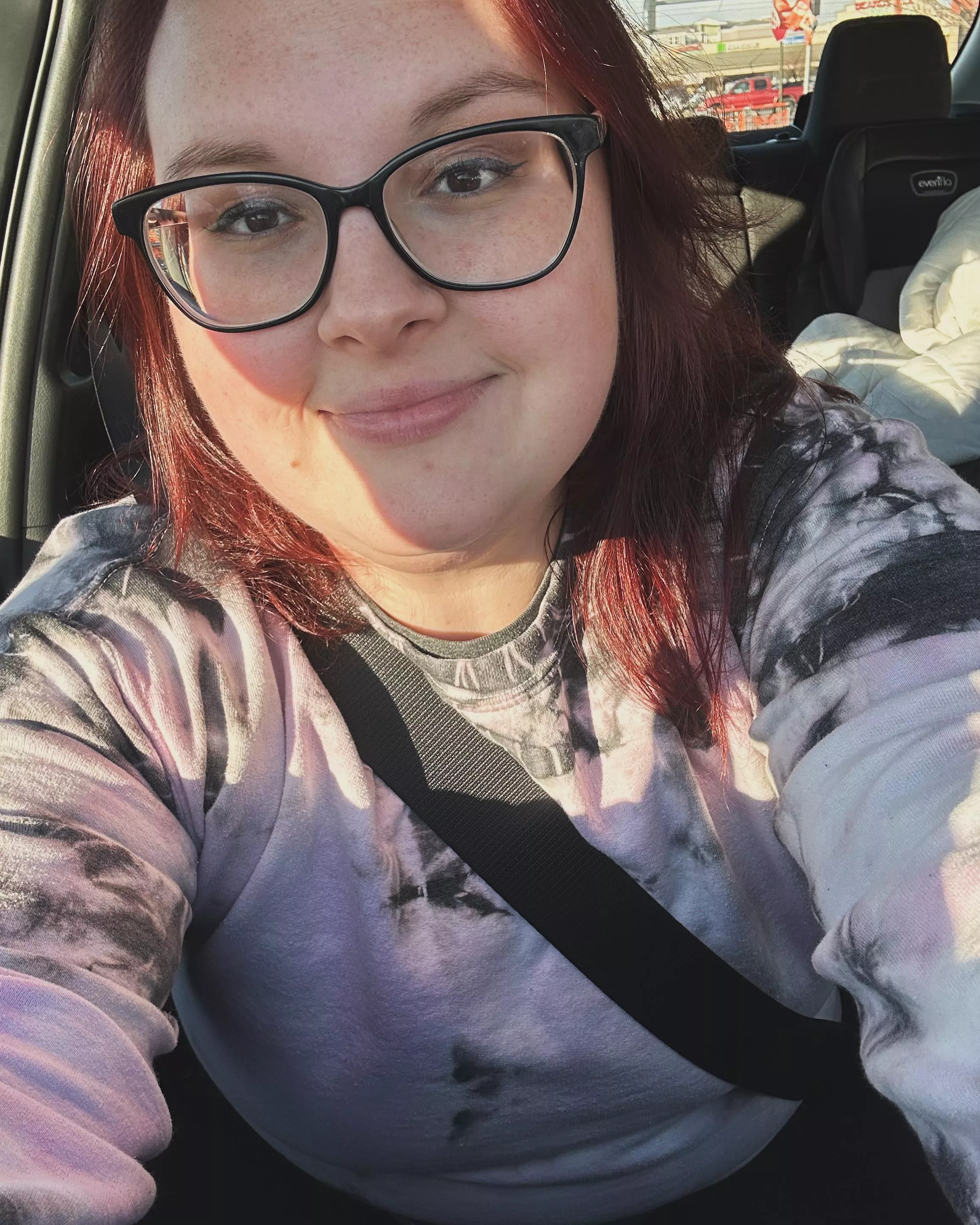 Let’s go shopping and talk posted by Thelillyviolet