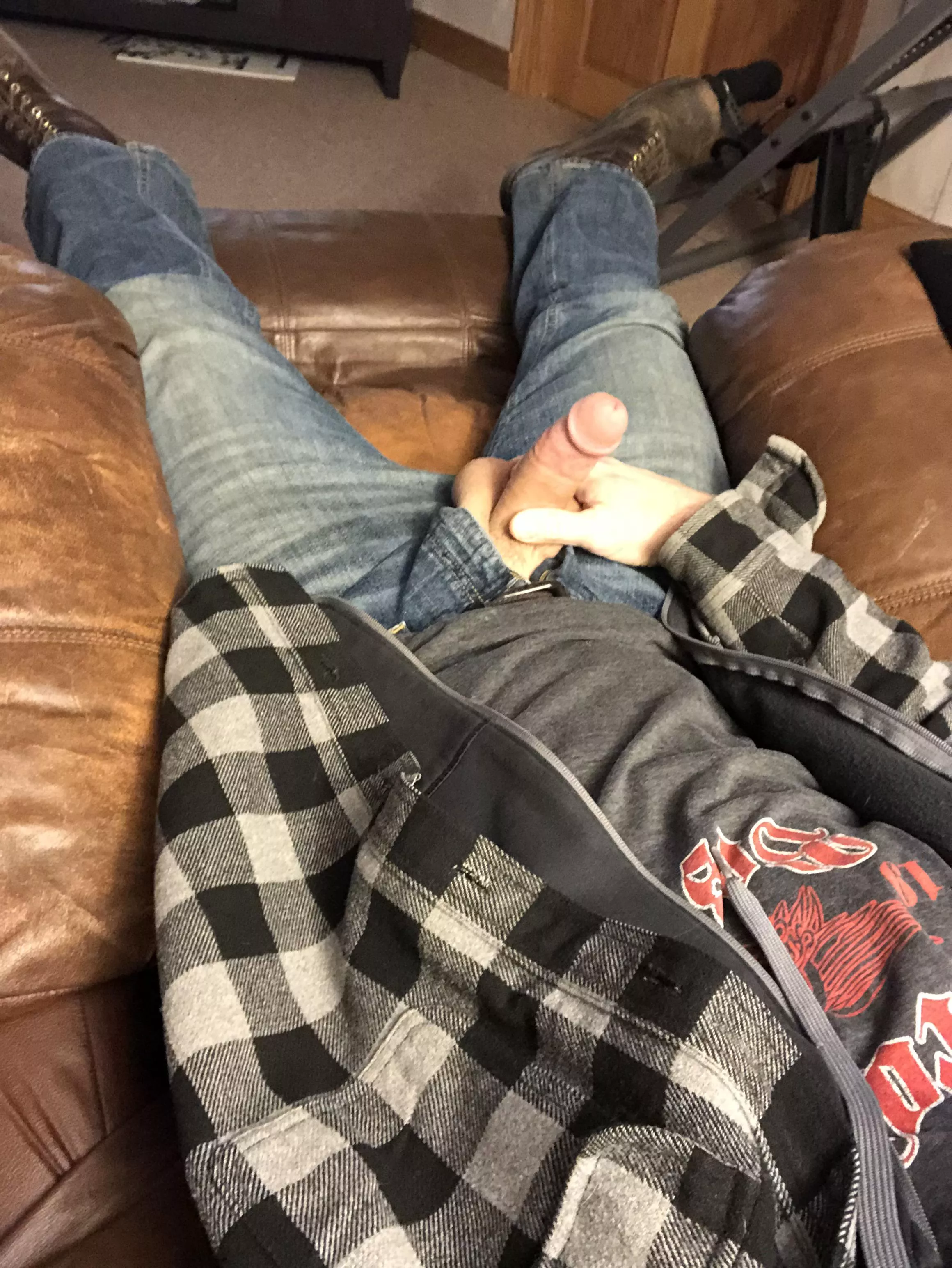 “Me time” before work (48) posted by minnesotaboy13