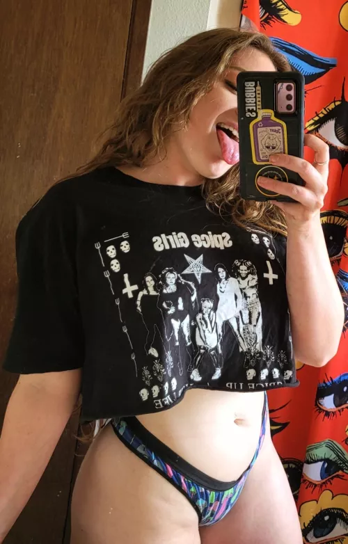 My favorite crop top ✨️ by twistynipples