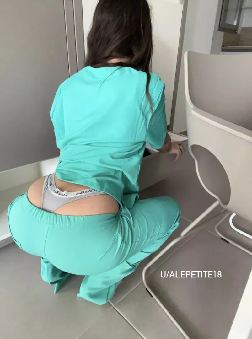 showing my panties at work  by alepetite18