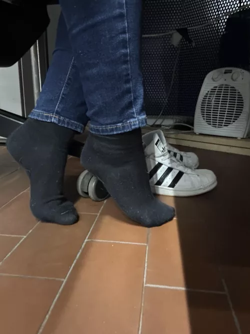 Spy on me at work [F] by kikisfeet08