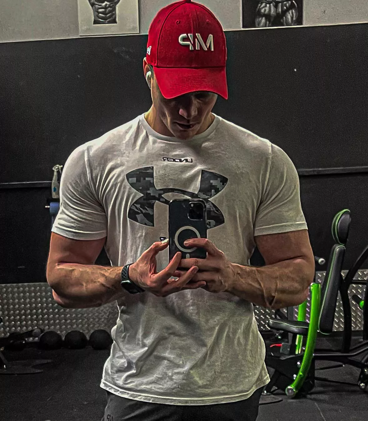 Squeeze me posted by Alrae7