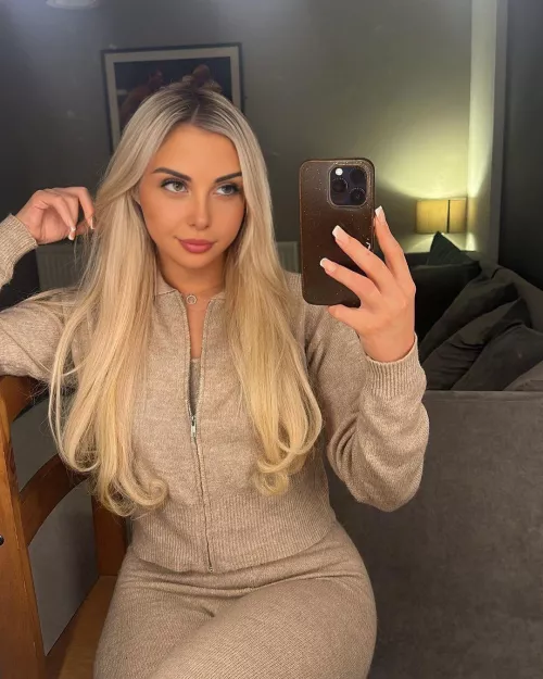 The prettiest blonde of them all by marialana1996