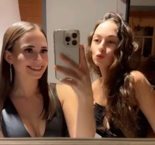 Who‘s getting jizzed on? [2] by CuteSpell3