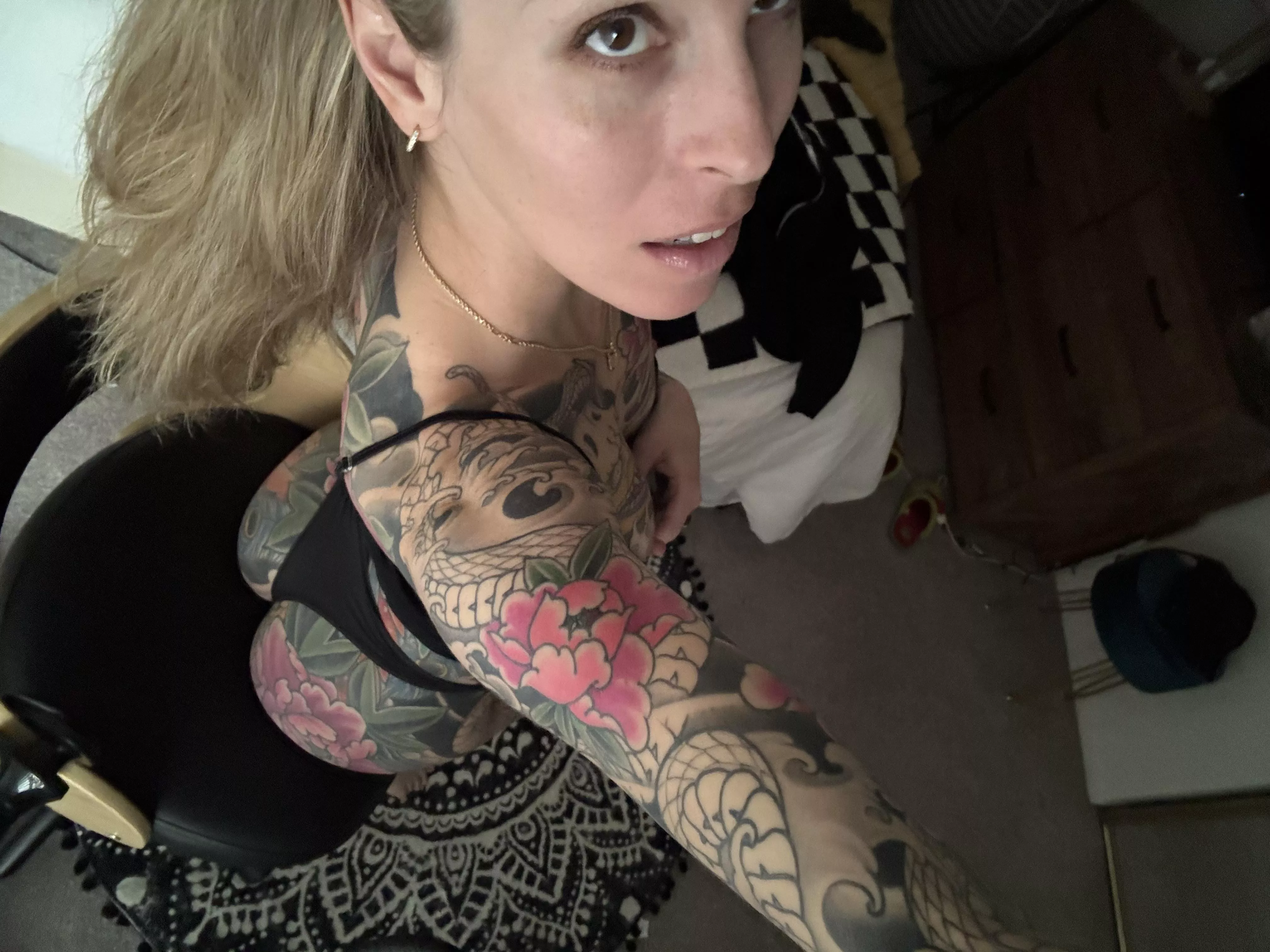 Woke up and ready to play  posted by kuzagirl