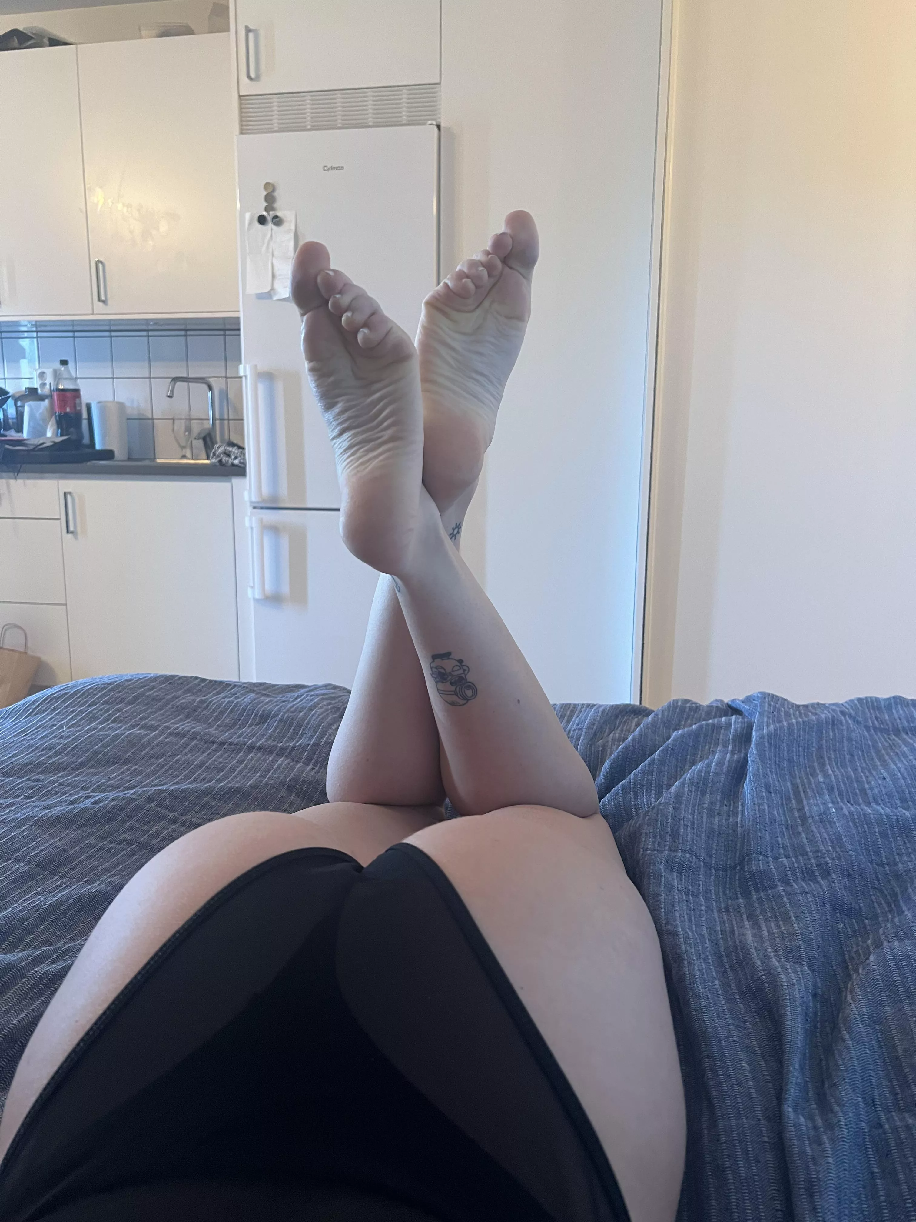 Worship my soles and toes posted by spicydisaster123