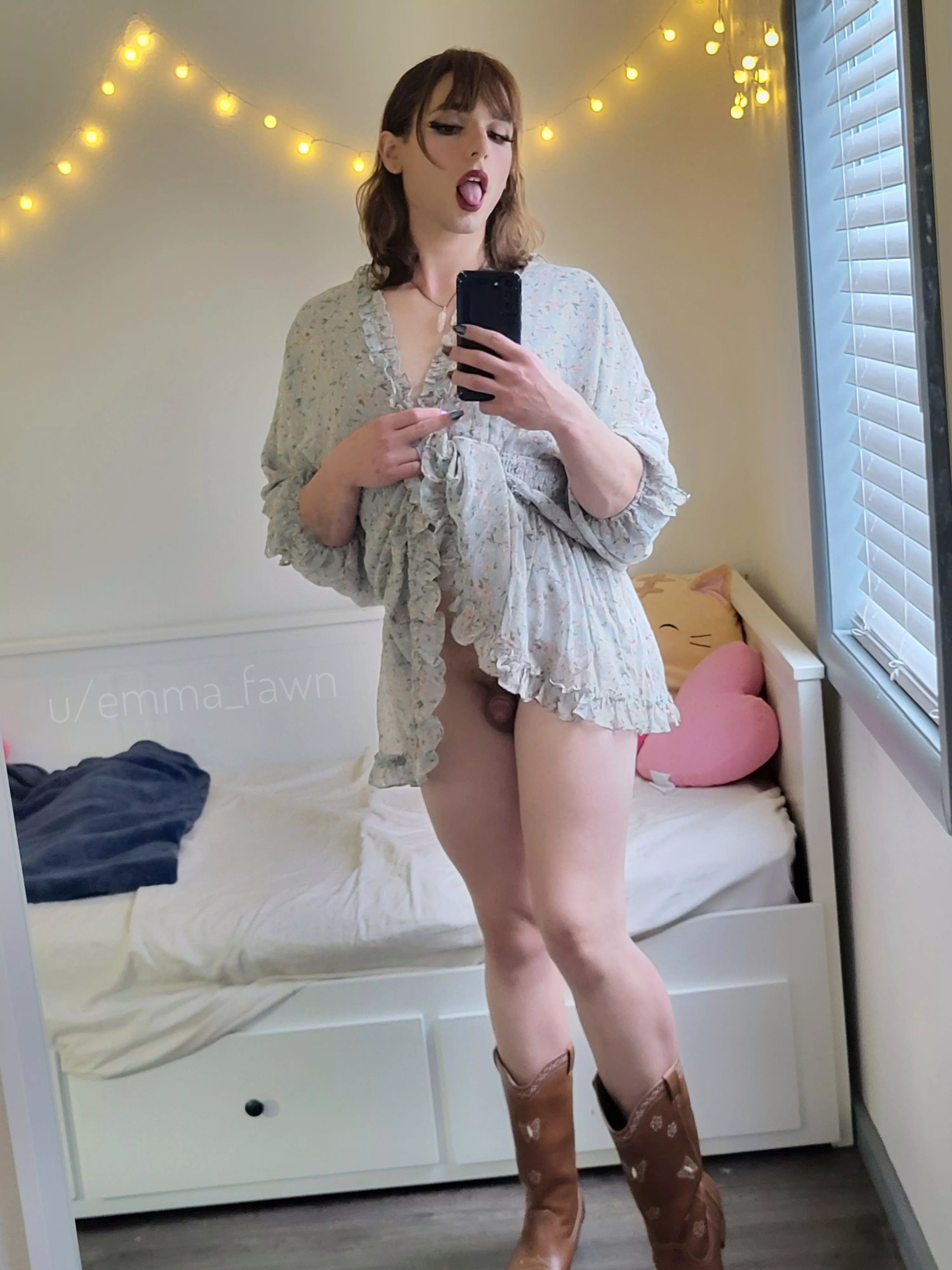 Would you give this cowgirl something to ride? 😋💕 posted by Emma_Fawn