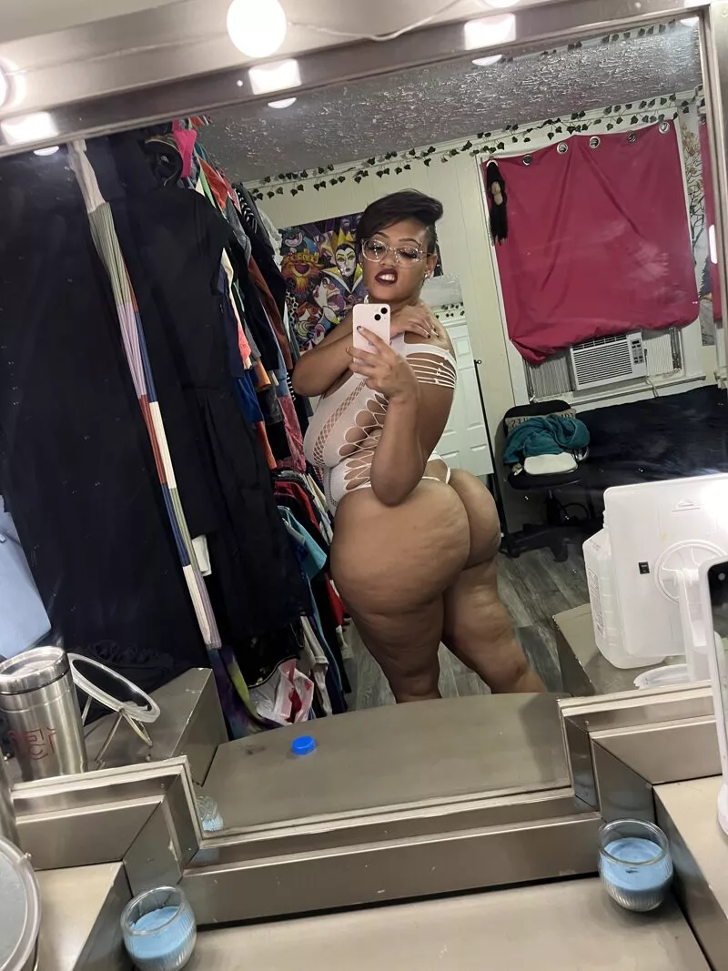 Would you have me as a late night snack? posted by Rarrired