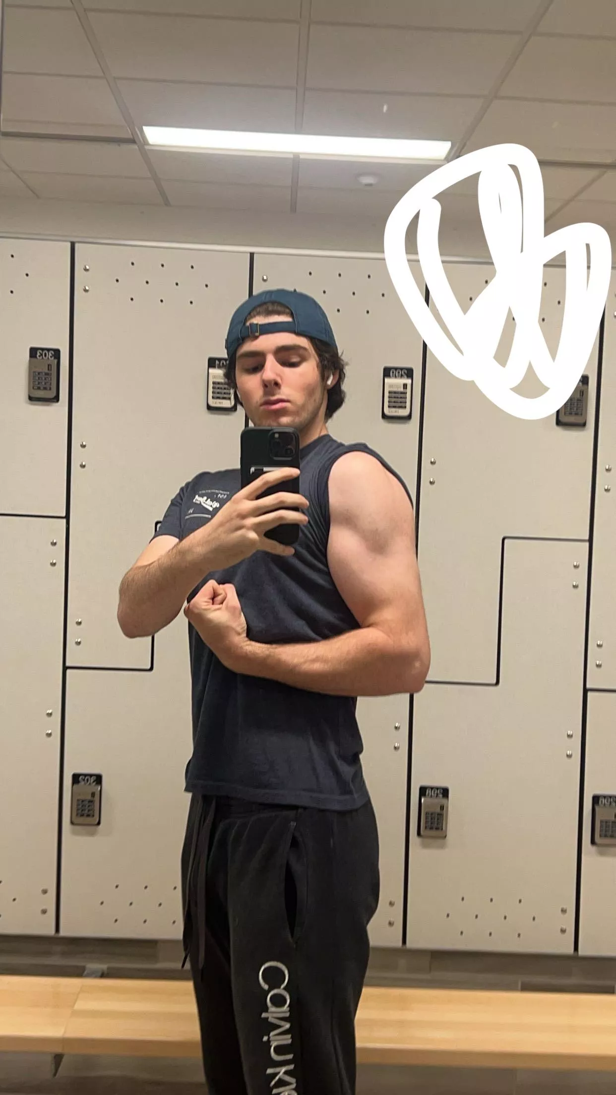 18m fit straight college bro looking for similar fit/hung. Dm pics for snap. posted by Cars00nnbakee