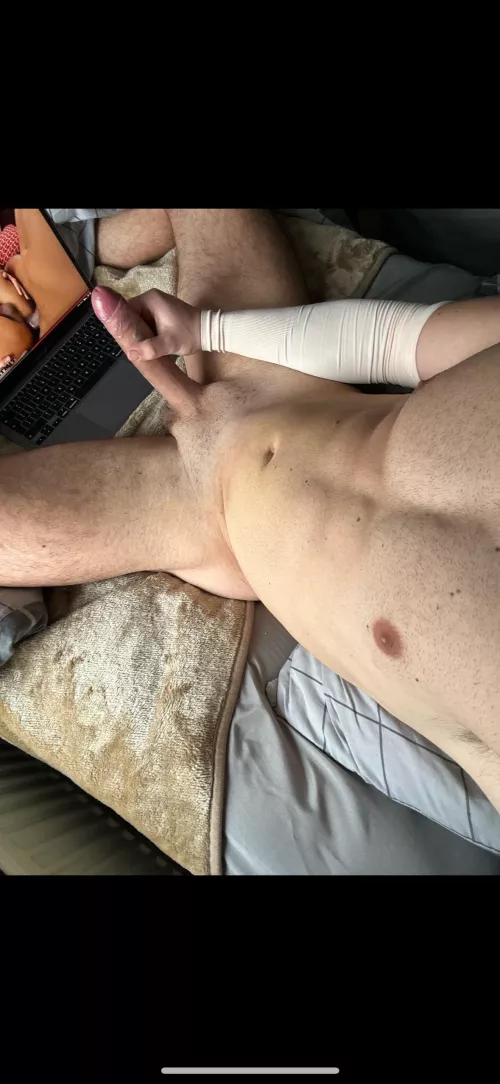 30 uk gym bro horny hung hmu sc bigdave093 by Professional_Rise824