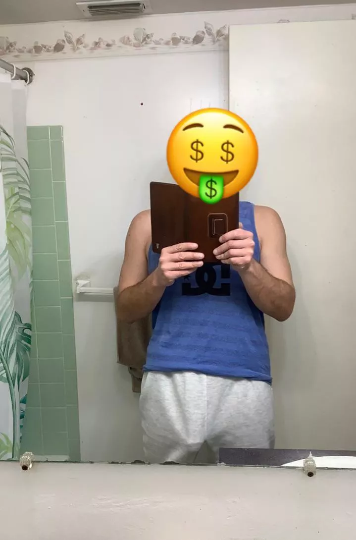 Another mirror pic posted by cryptaoistt