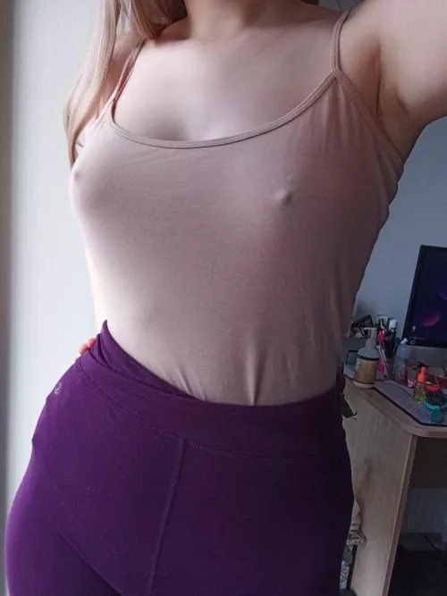 Braless looks good on me by pixiiie_chloe