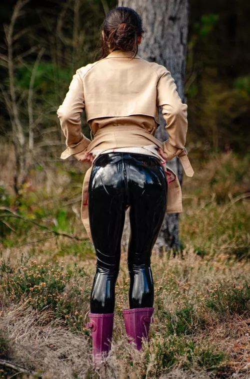 Can you find the hidden zip? by MissBustee