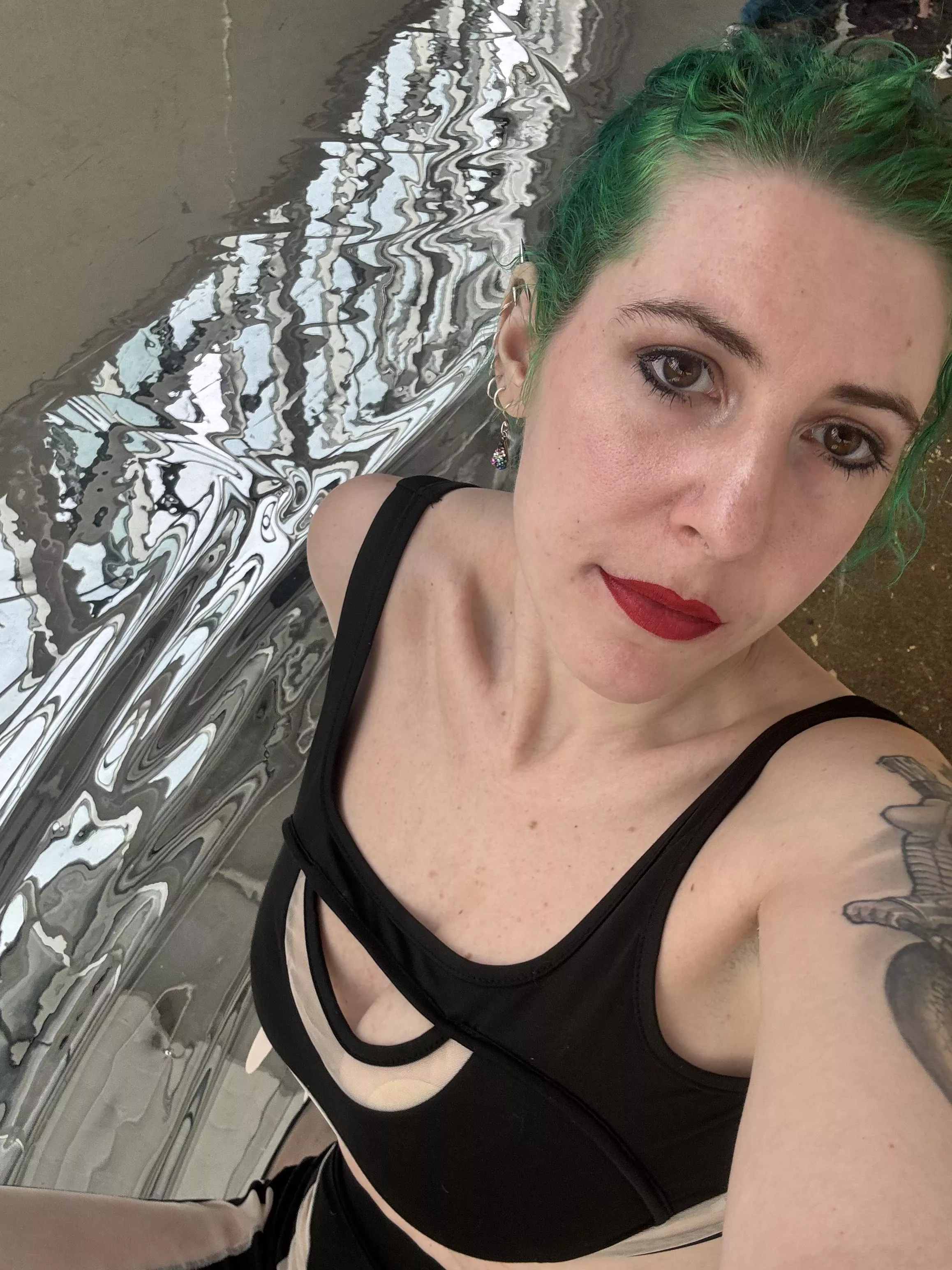 Cleavage from above posted by sirenskiss3