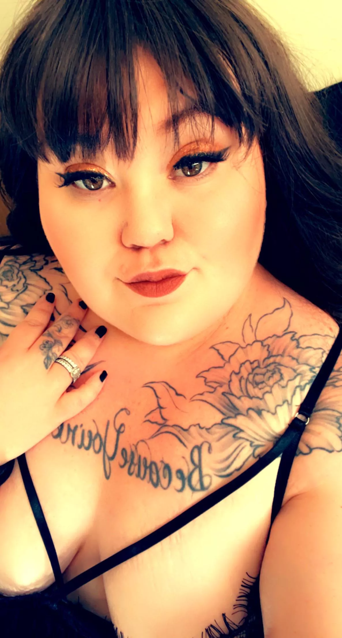 Hello darlings 🖤🖤 posted by KMonzter