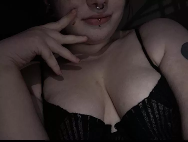 Hi, first time posting. I’m drunk and in need of validation 🫶🏻💖 posted by Unlucky-Anything-775