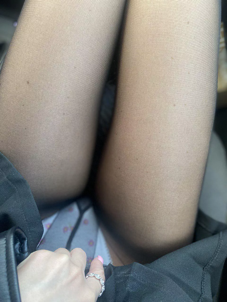 I want you to put your hand under my panties and pantyhose posted by moxfulderrgs