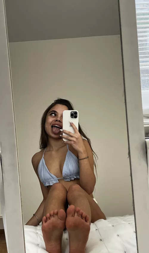 if i tell u i like my toes sucked, would u do it? by theobedientglucose