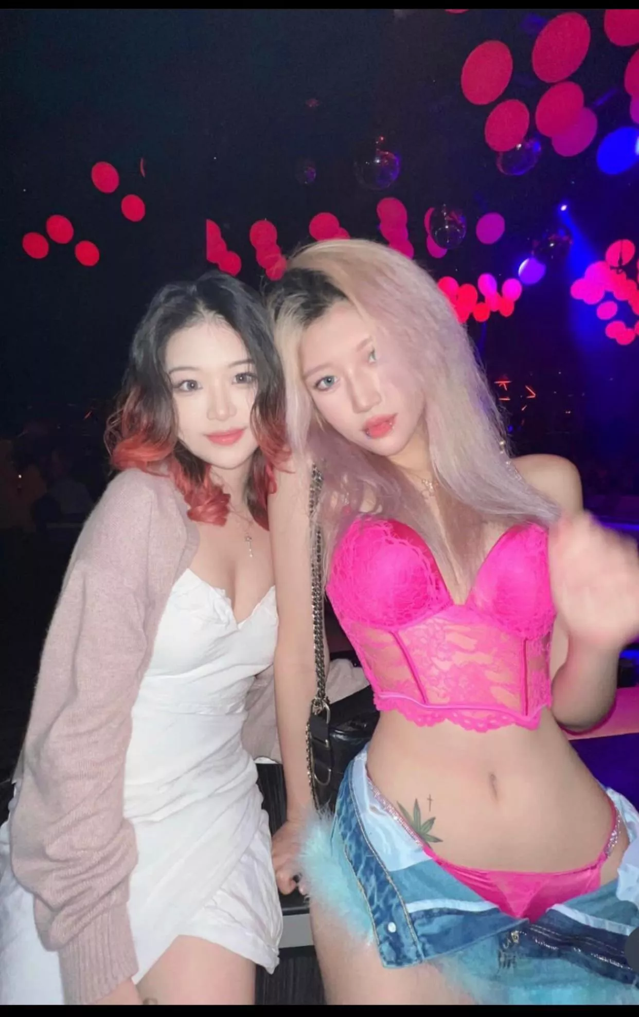 Left or right posted by asia9394