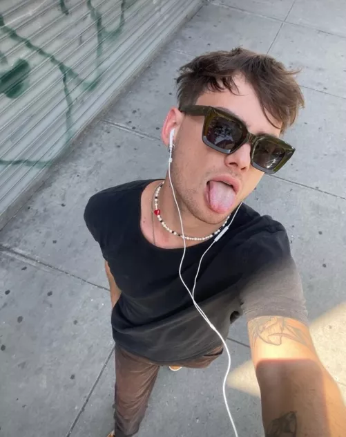 looking for new music 🥰 any good recs?  by jackhydeXXX