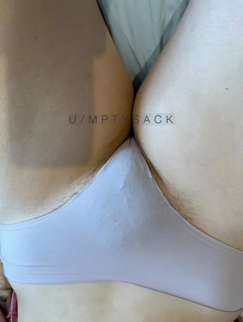 Such a small little slit! 36/F by MptySack