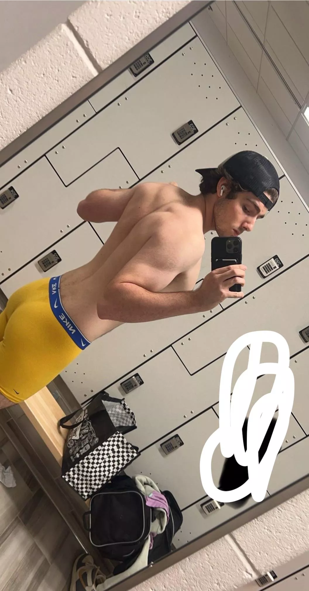 18m fit college bro looking for fit/hung similar. Dm pics for snap posted by Cars00nnbakee