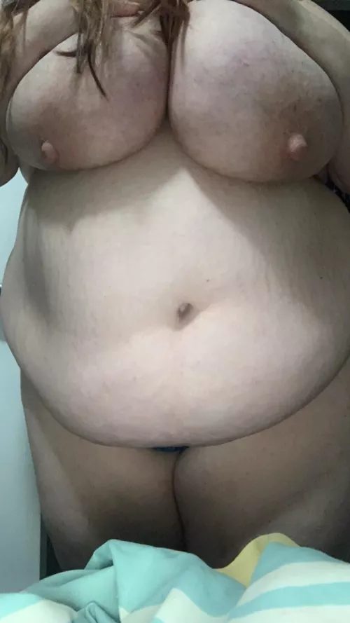 28 MILF 😘 by That-Neighborhood-80