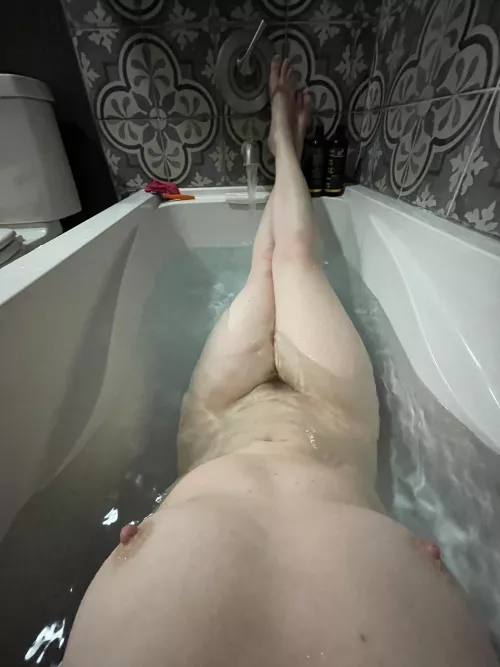 41F▪️small, natural tits… DTF? by a_good_fuck