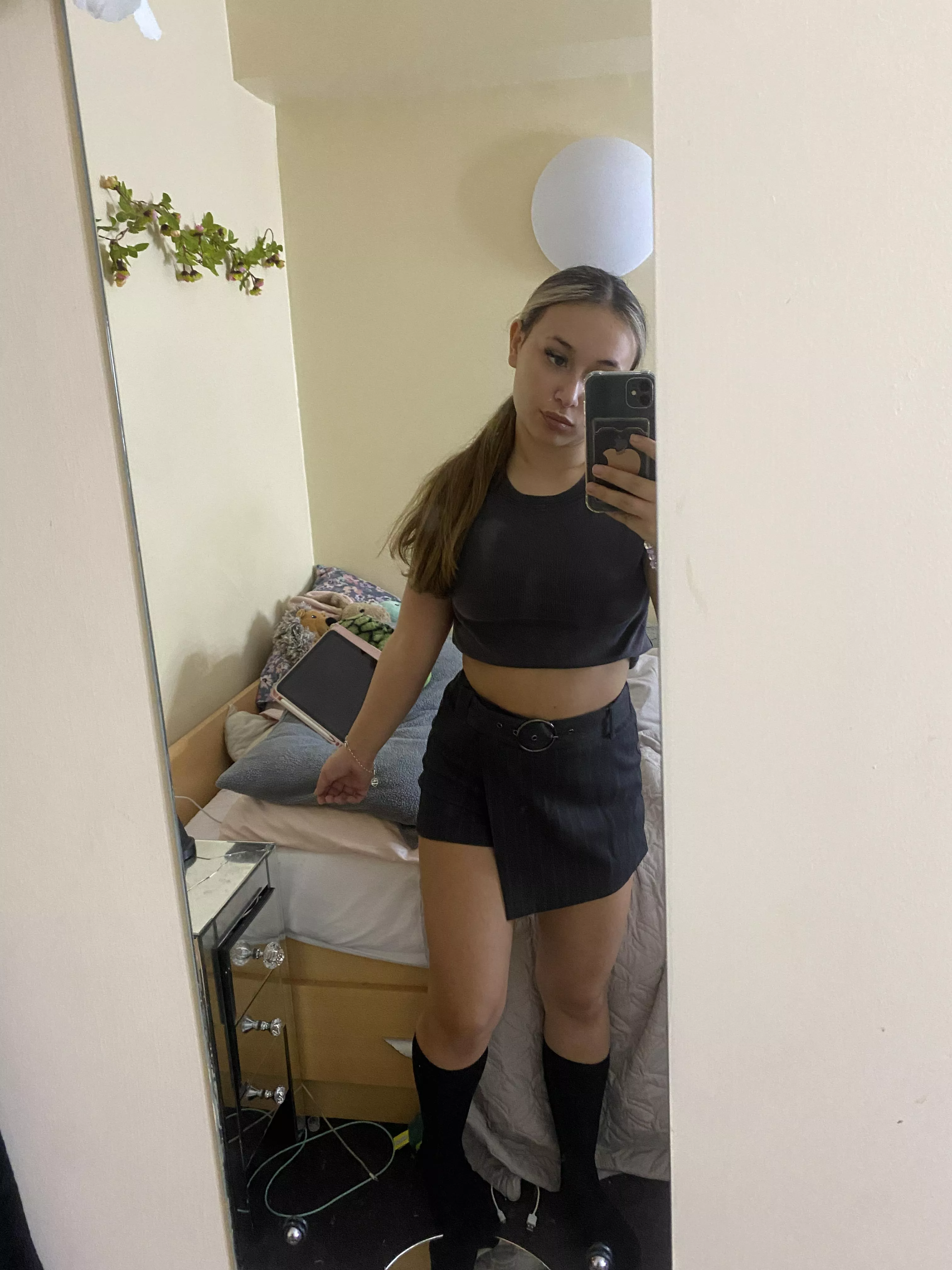 Be honest Am I pretty classy? posted by Mia6155