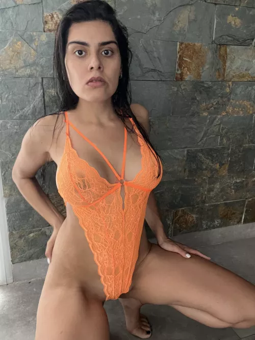 Do gringos really like to eat latina 🐱? by elissro