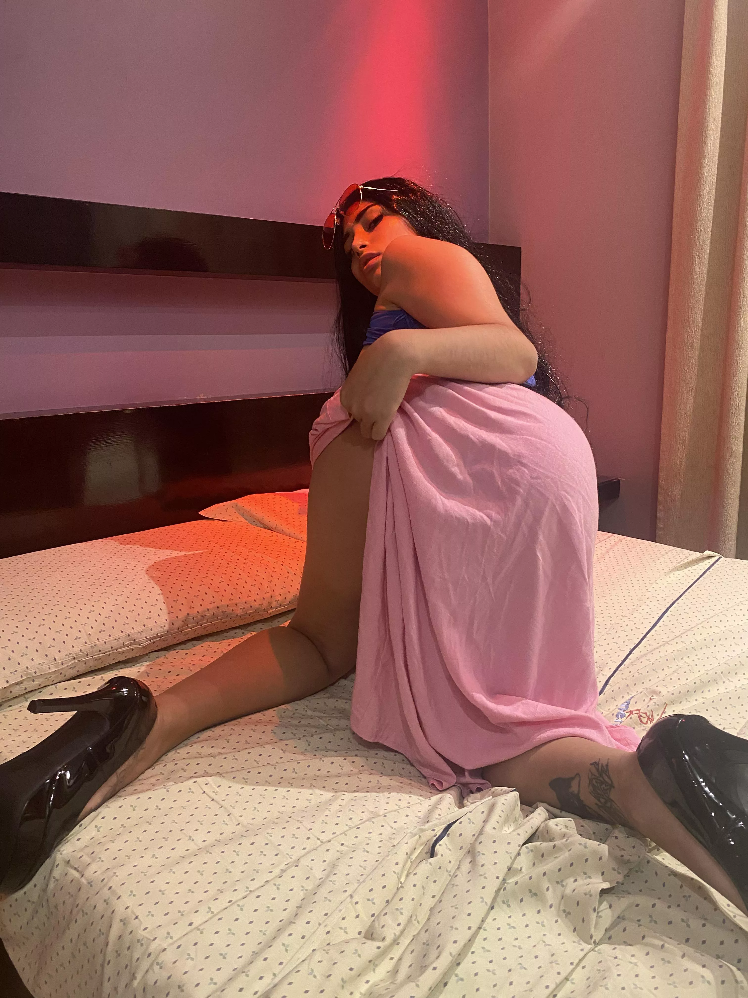 Do you fantasize about my ass under the pink skirt? 🌸 posted by NicoRobin_Latina