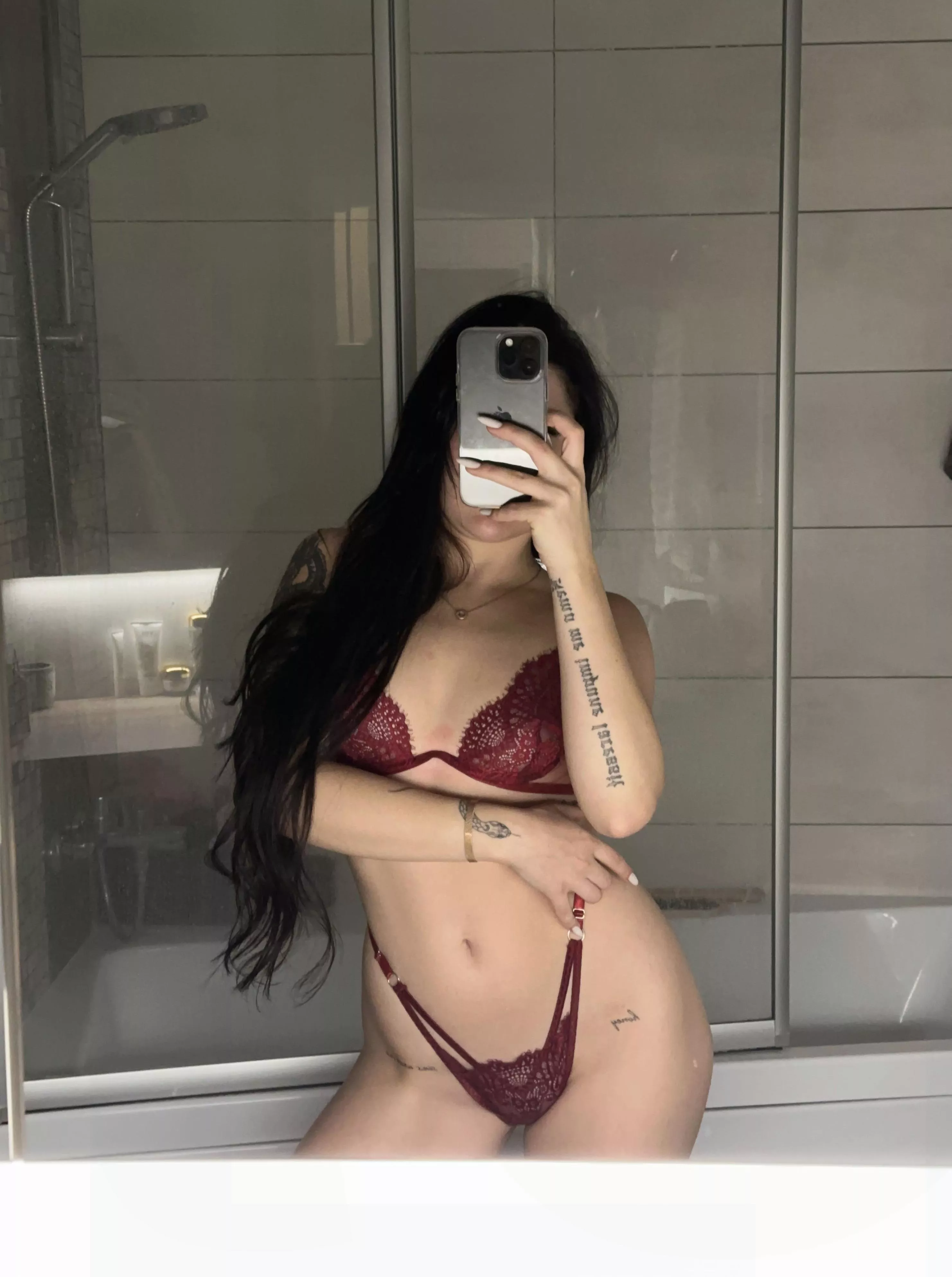 First date idea, I leave black lipstick on your dick, you cover me in cum 襤襤 posted by honeyaly