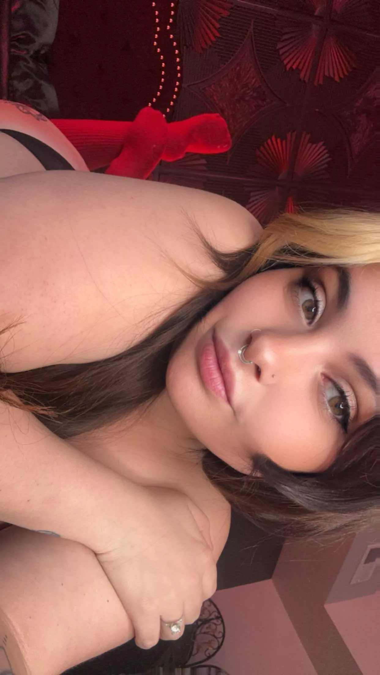 Get lost in my eyes  posted by desssybb