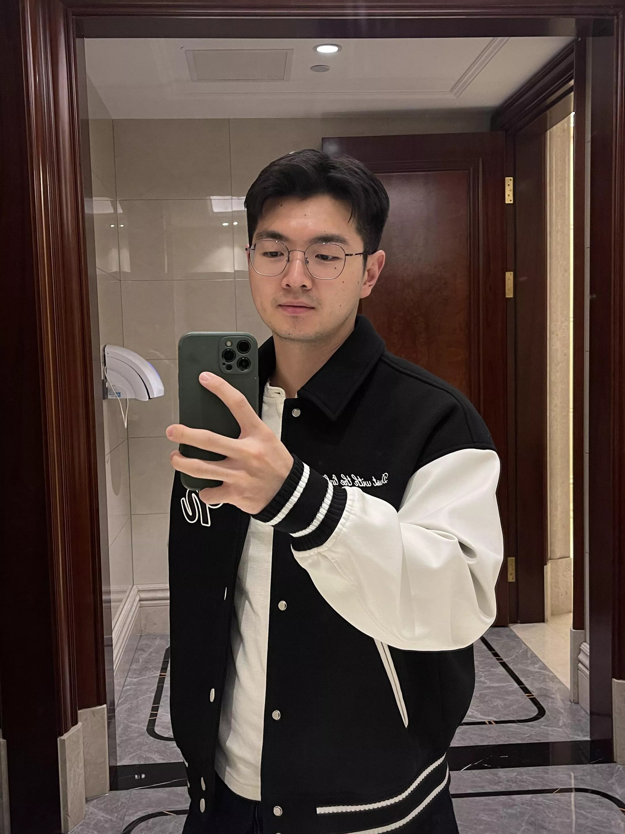 how’s everyone ? posted by buoyancyknowles