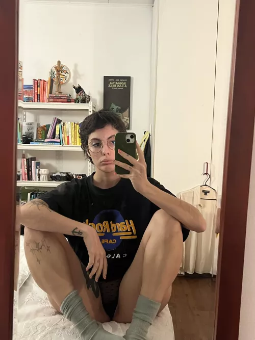 i just want to know if i can also turn u on with a sfw selfie  by hellosofi