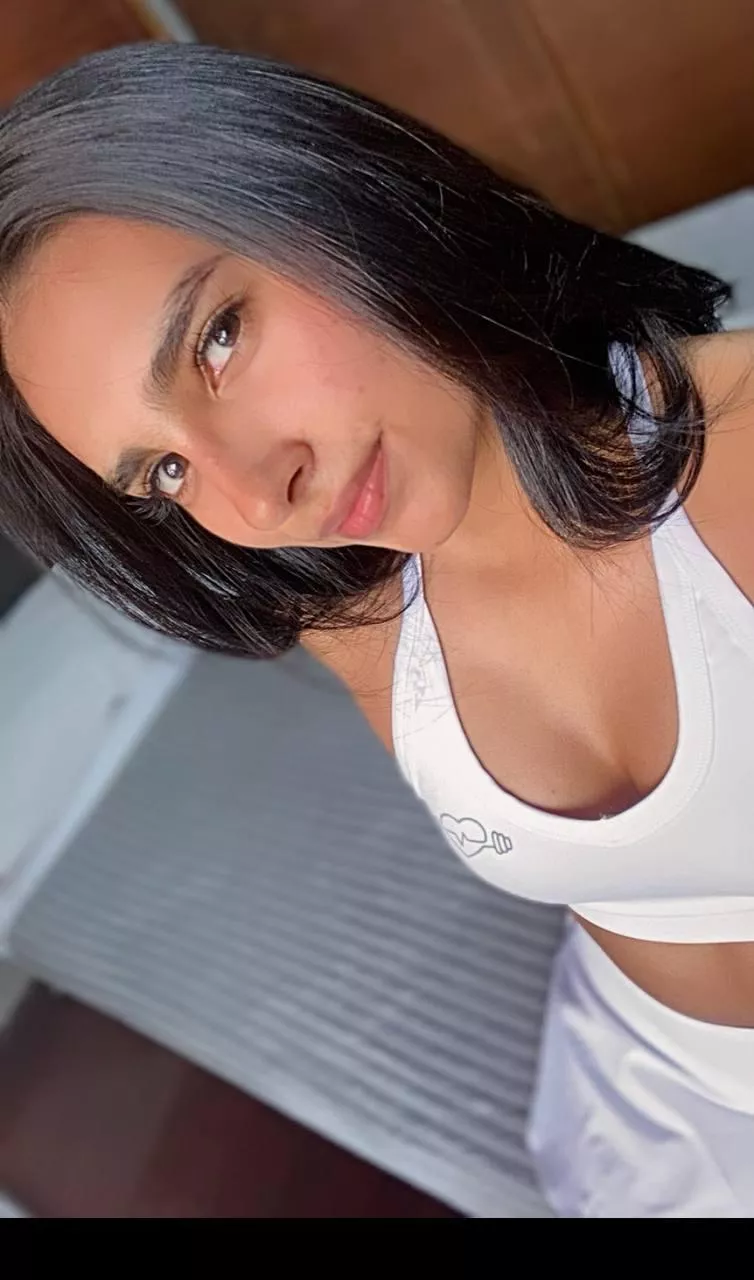 I think my crop top is really cute posted by vyhang