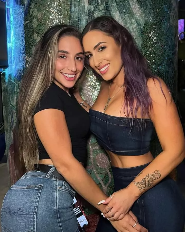 Left or right posted by Chaturbater1