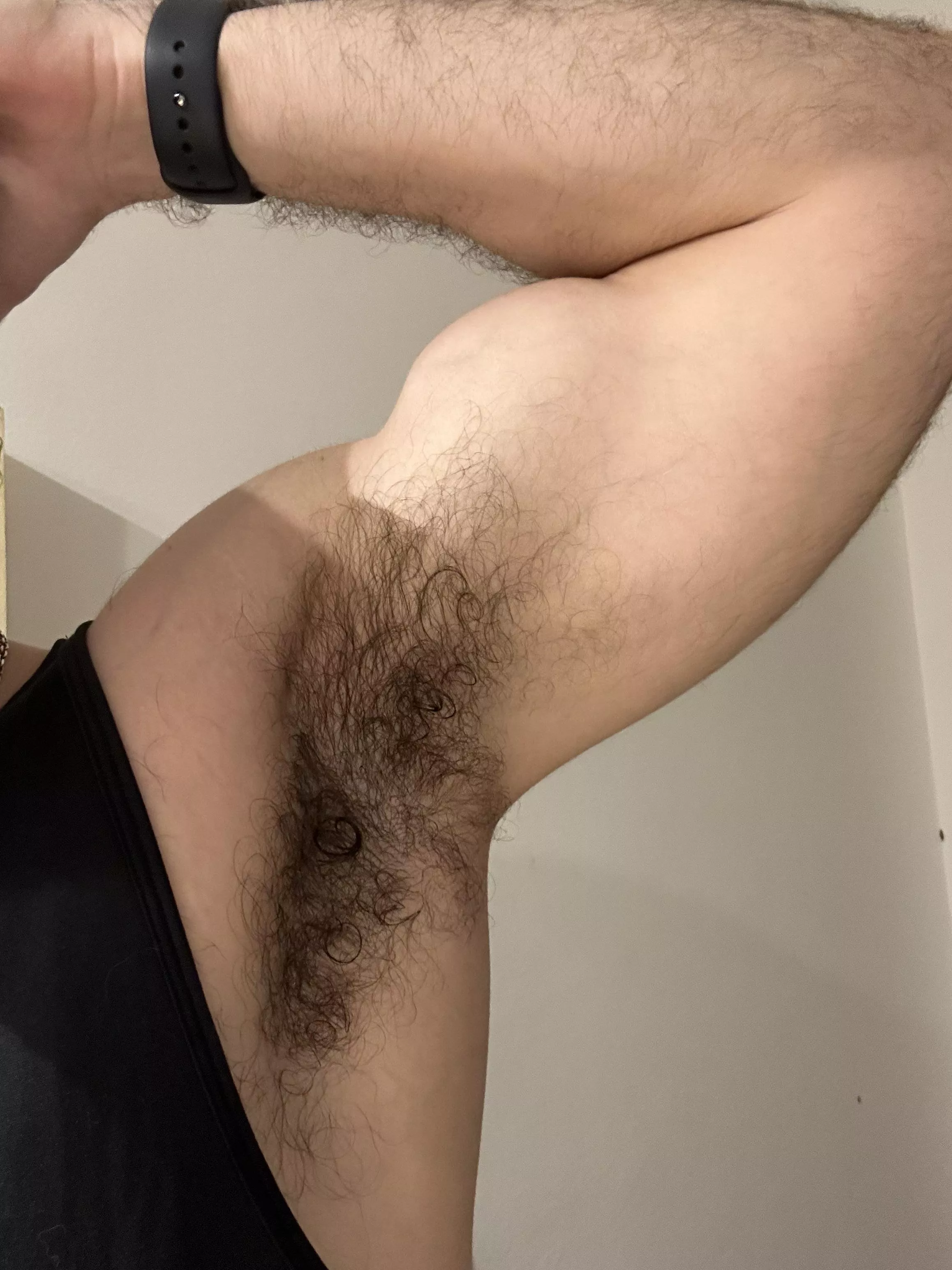 Look at how curly my hair gets when I’m sweaty after the gym. And guess what, forgot the deodorant posted by Nmo16